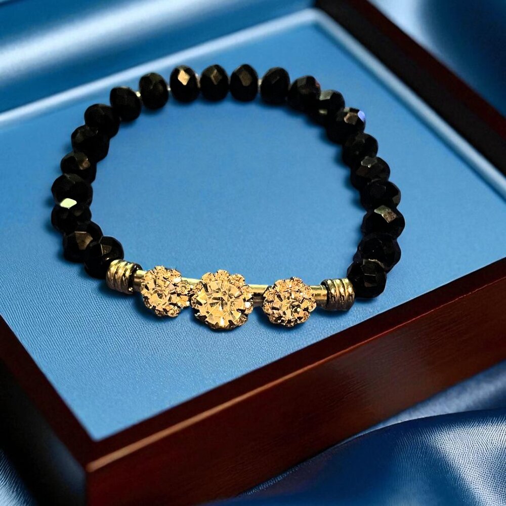 LaviguerDesigns Handcrafted Crystal Flowers Rhinstone Stretch Bracelet